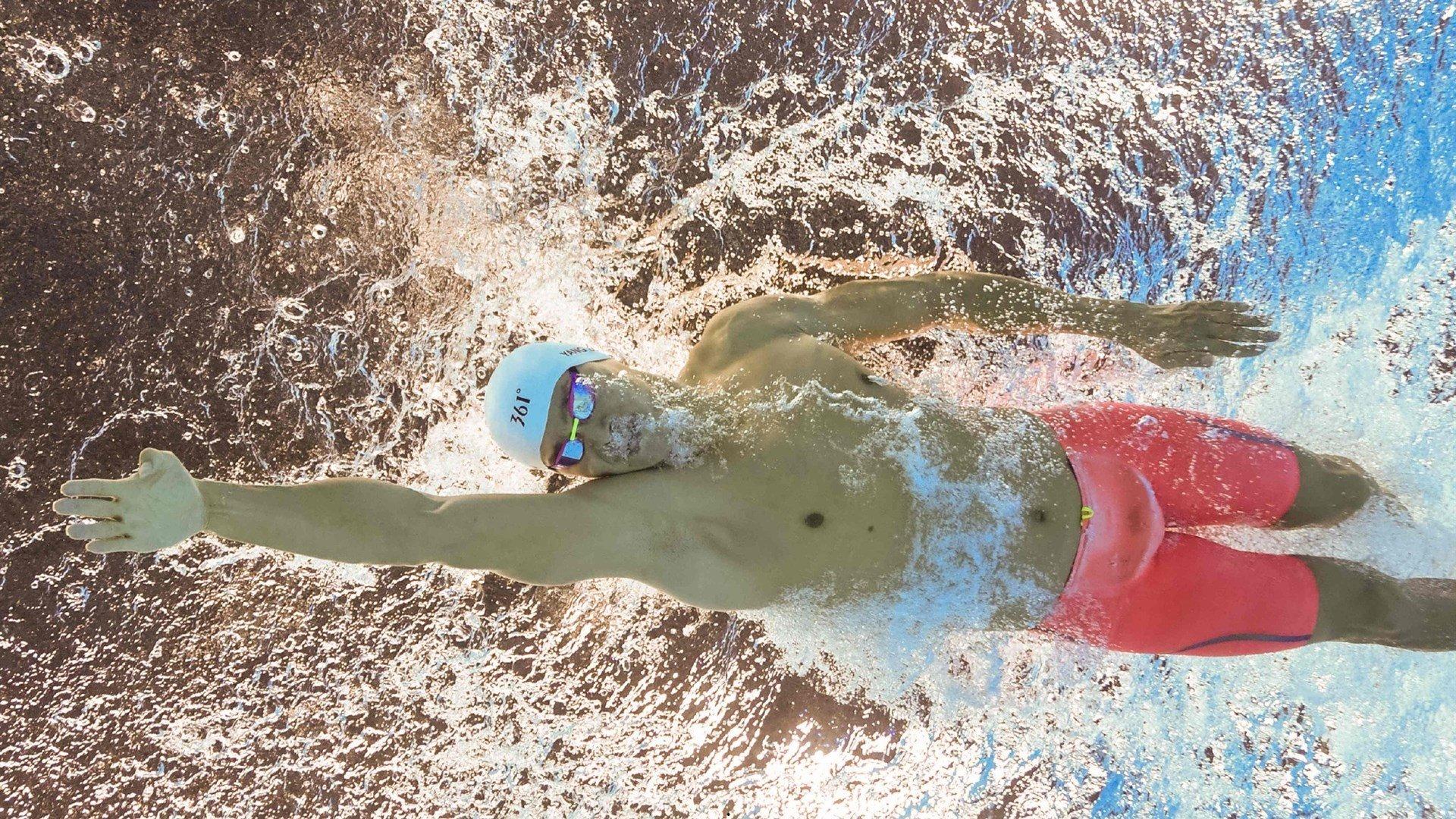 传奇谢幕，足球巨星李明退役仪式感动全场