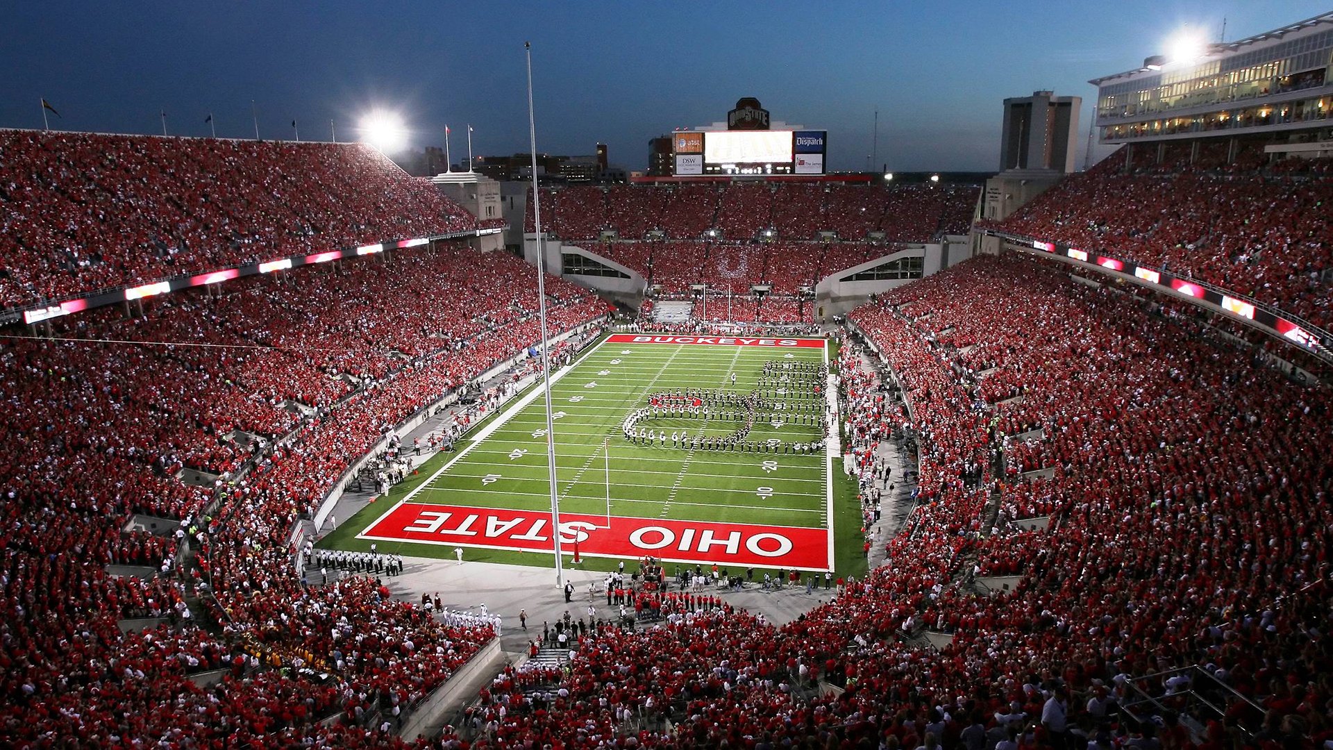 中超联赛激战正酣，争冠保级悬念迭起